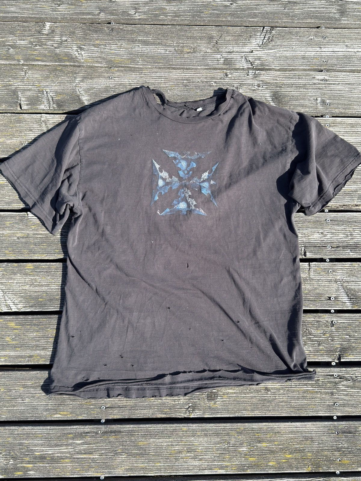Vintage Vintage Distressed Iron Cross Graphic T-Shirt Size US XL / EU 56 / 4 - 1 Thumbnail