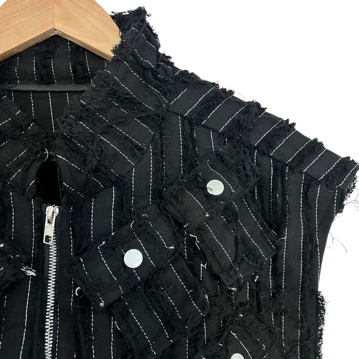 Designer × Japanese Brand Pinstripe distressed multi cargo vest Size US XL / EU 56 / 4 - 2 Thumbnail