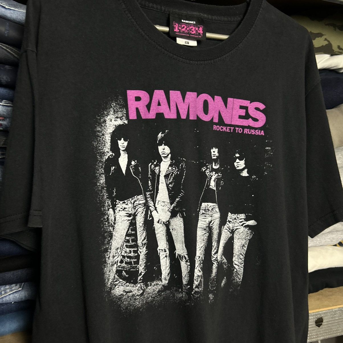 Band Tees Vintage The Beatles Big Logo Rock Band tee size L Size US L / EU 52-54 / 3 - 2 Thumbnail