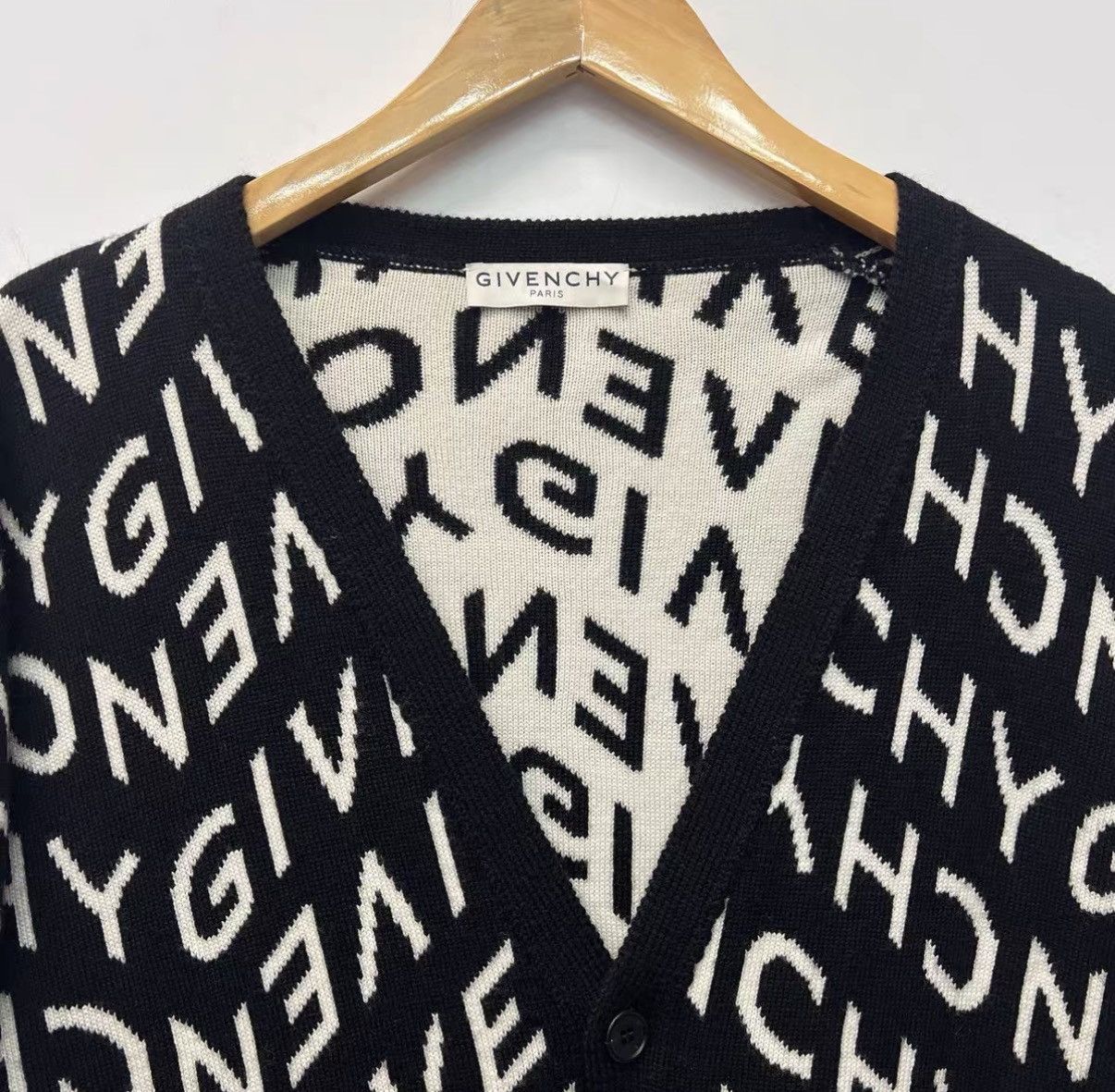 Givenchy Givenchy All-over Logo Wool Cardigan J42 Size US XL / EU 56 / 4 - 3 Thumbnail