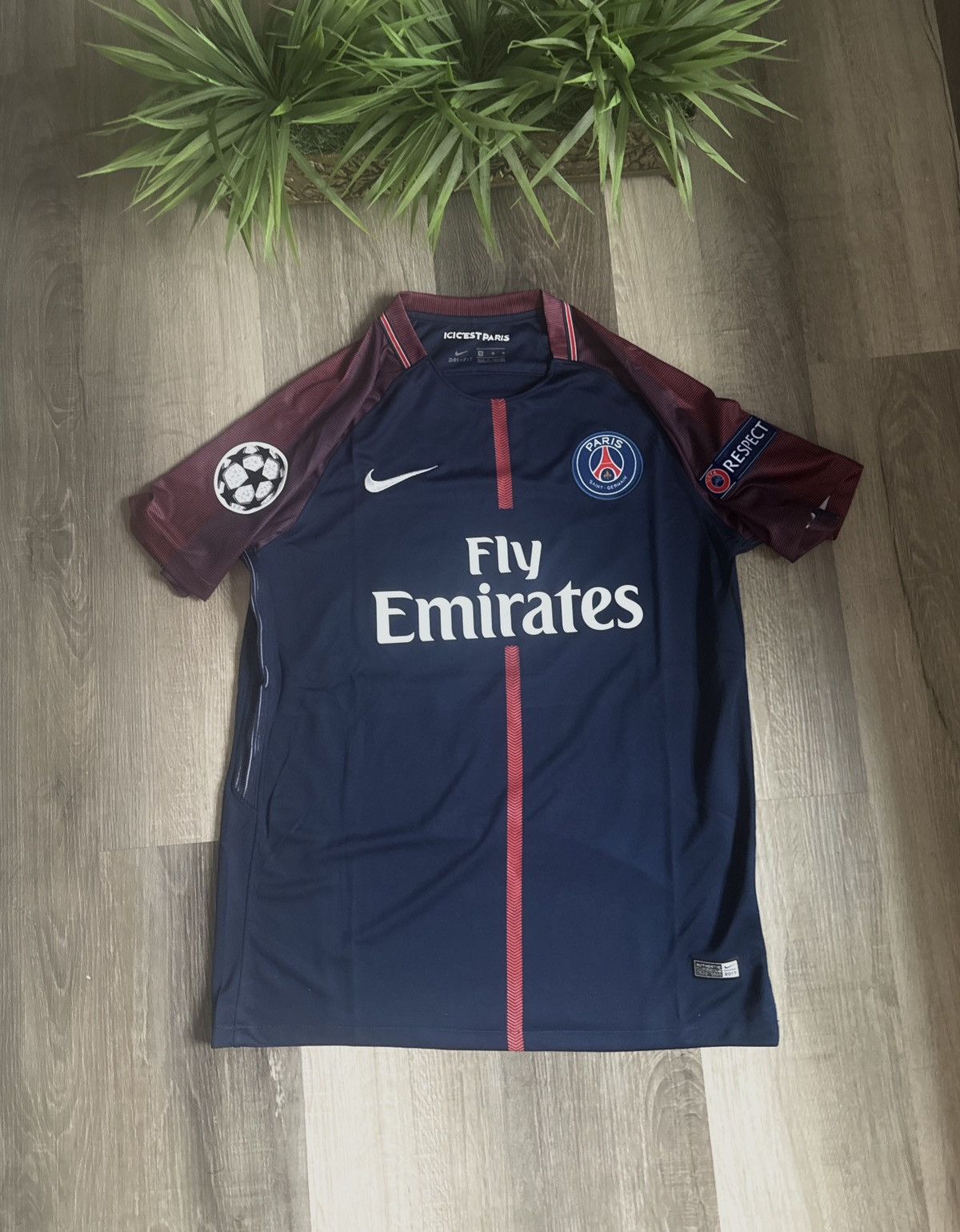 Nike PSG Paris Saint Germain Neymar Jr 10 Retro Soccer Jersey VTG Size US M / EU 48-50 / 2 - 4 Thumbnail