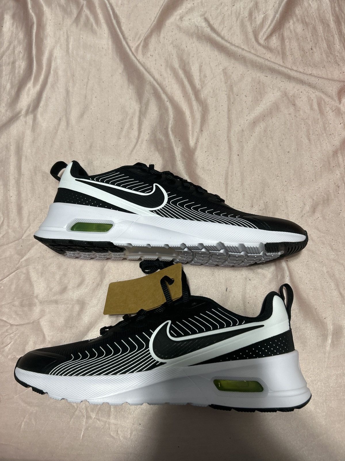 Nike Nike Air Max Axis Size US 13 / EU 46 - 1 Thumbnail