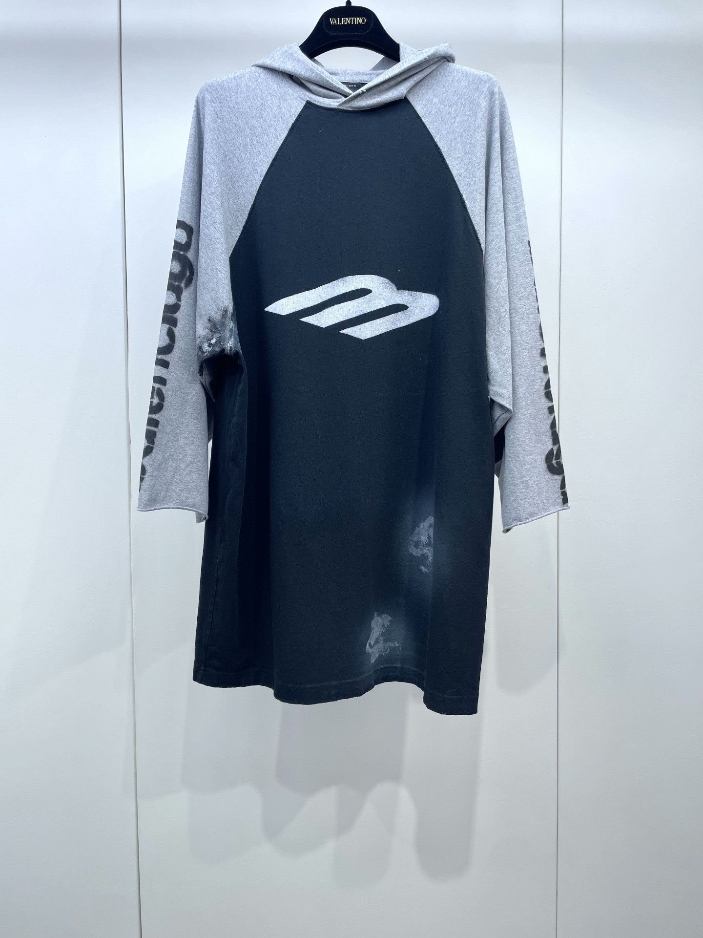 Balenciaga Balenciaga Letter Sleeve Hooded T-Shirt Size S / US 4 / IT 40 - 1 Thumbnail