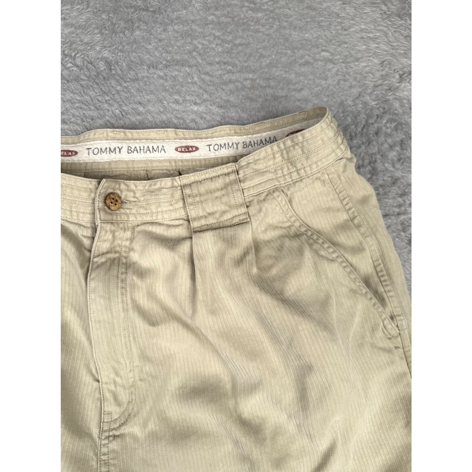 Tommy Bahama VINTAGE Tommy Bahama Shorts Mens 35 Khaki Tencel Lyocell Pleated Casual Chino Zip Fly Beach Mens Size US 35 - 5 Thumbnail