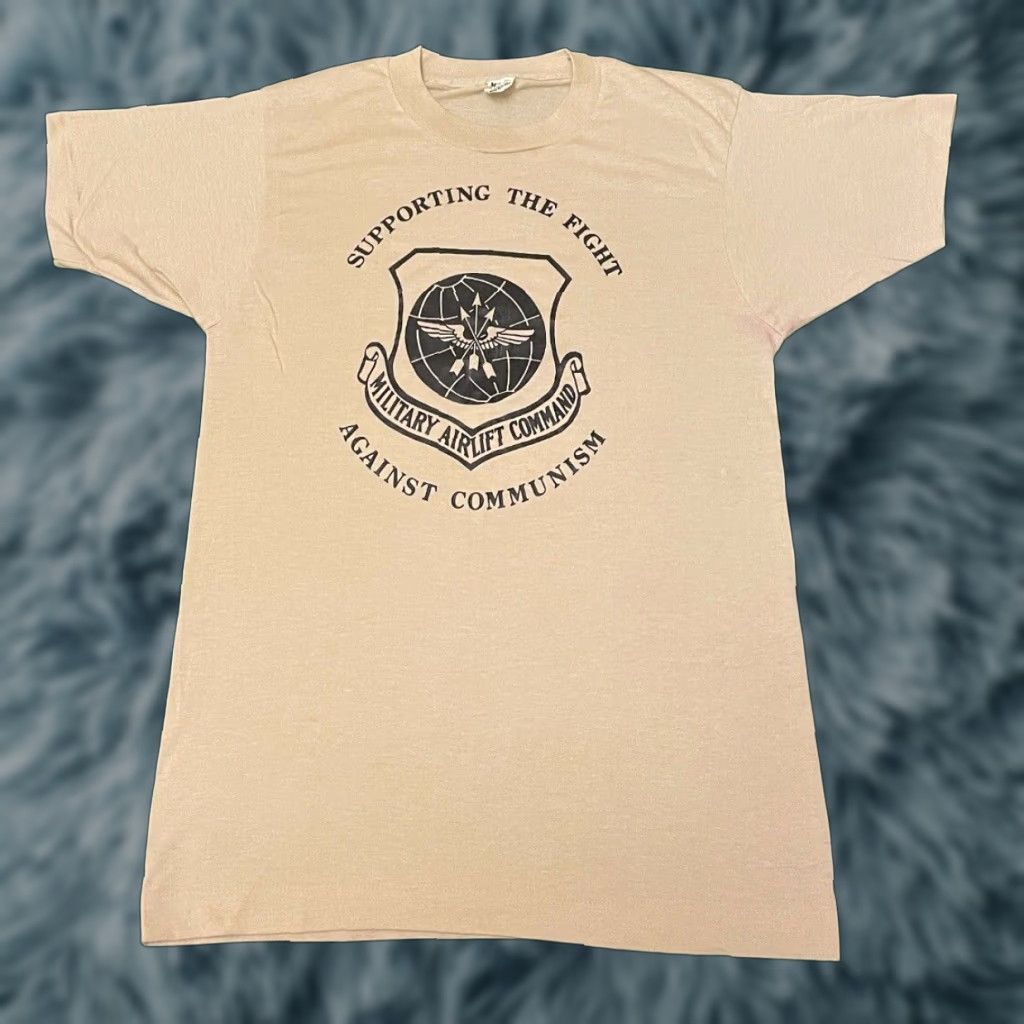 Vintage VINTAGE Fight Against Communism Militart Airlift Command Shirt Men M Beige 90s VTG 80s 90s T-Shirt Screen Stars M beige Mens Size US M / EU 48-50 / 2 - 1 Thumbnail