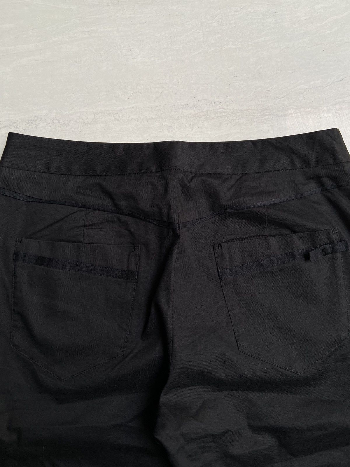 Issey Miyake 24 ISSEY MIYAKE Black Shorts Size US 27 - 14 Thumbnail