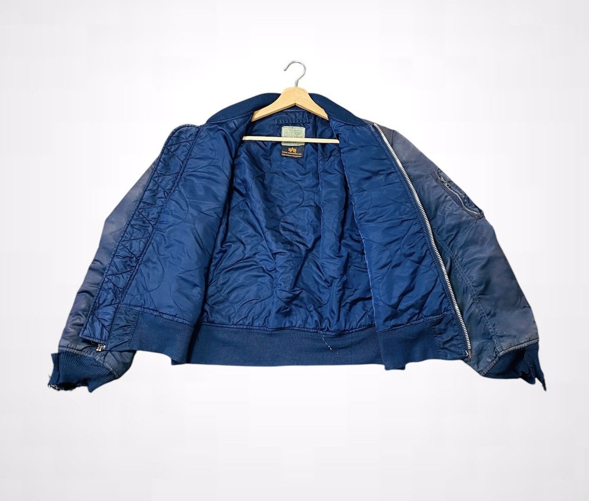 Alpha Industries A08 Vintage Alpha Industies Sunfaded Distressed Bomber Jaket Size US M / EU 48-50 / 2 - 4 Thumbnail