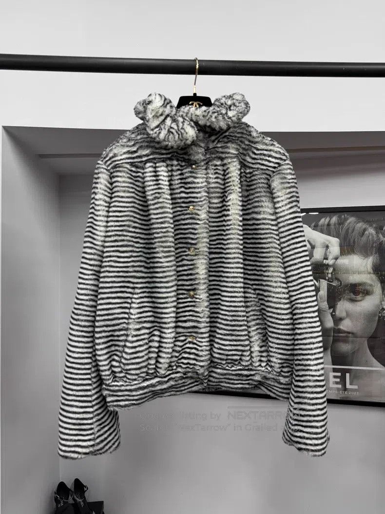 Chanel Chanel Equestrian series striped eco-friendly fur coat Size XS / US 0-2 / IT 36-38 - 1 Thumbnail