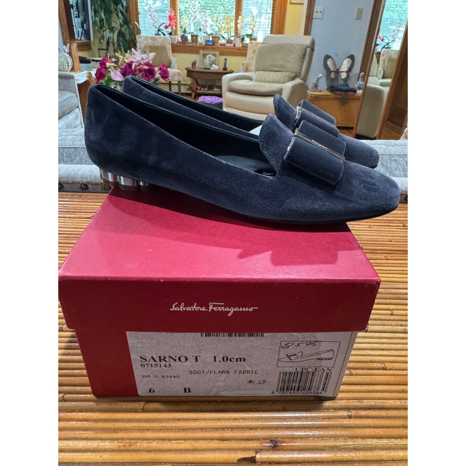 Salvatore Ferragamo Salvatore Ferragamo Sarno Velvet Flower Heel Loafers sz. 6B Size US 6 / IT 36 - 5 Thumbnail