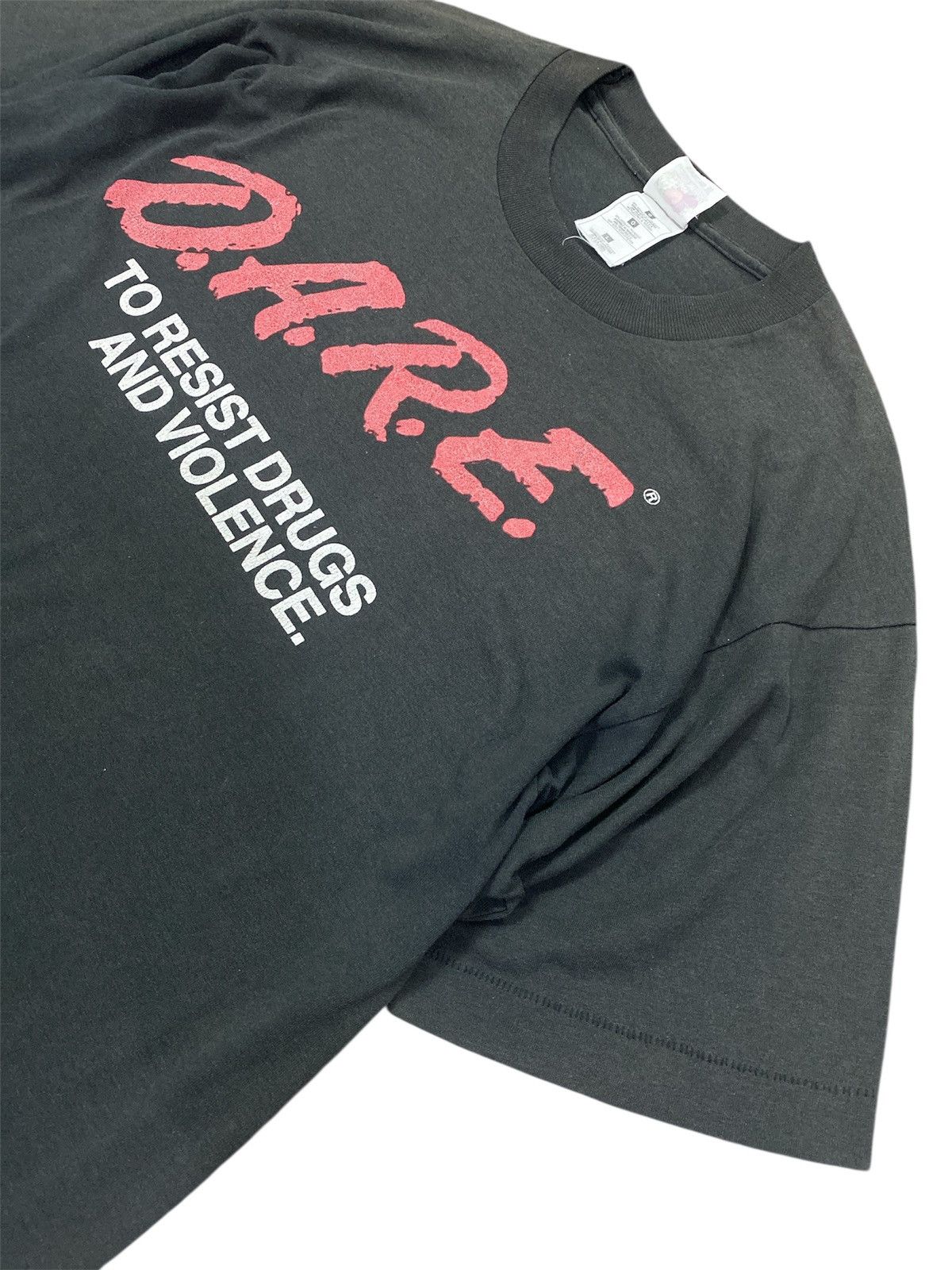 Vintage Vintage Faded D.A.R.E "to resists drug and violence" Size US L / EU 52-54 / 3 - 4 Thumbnail