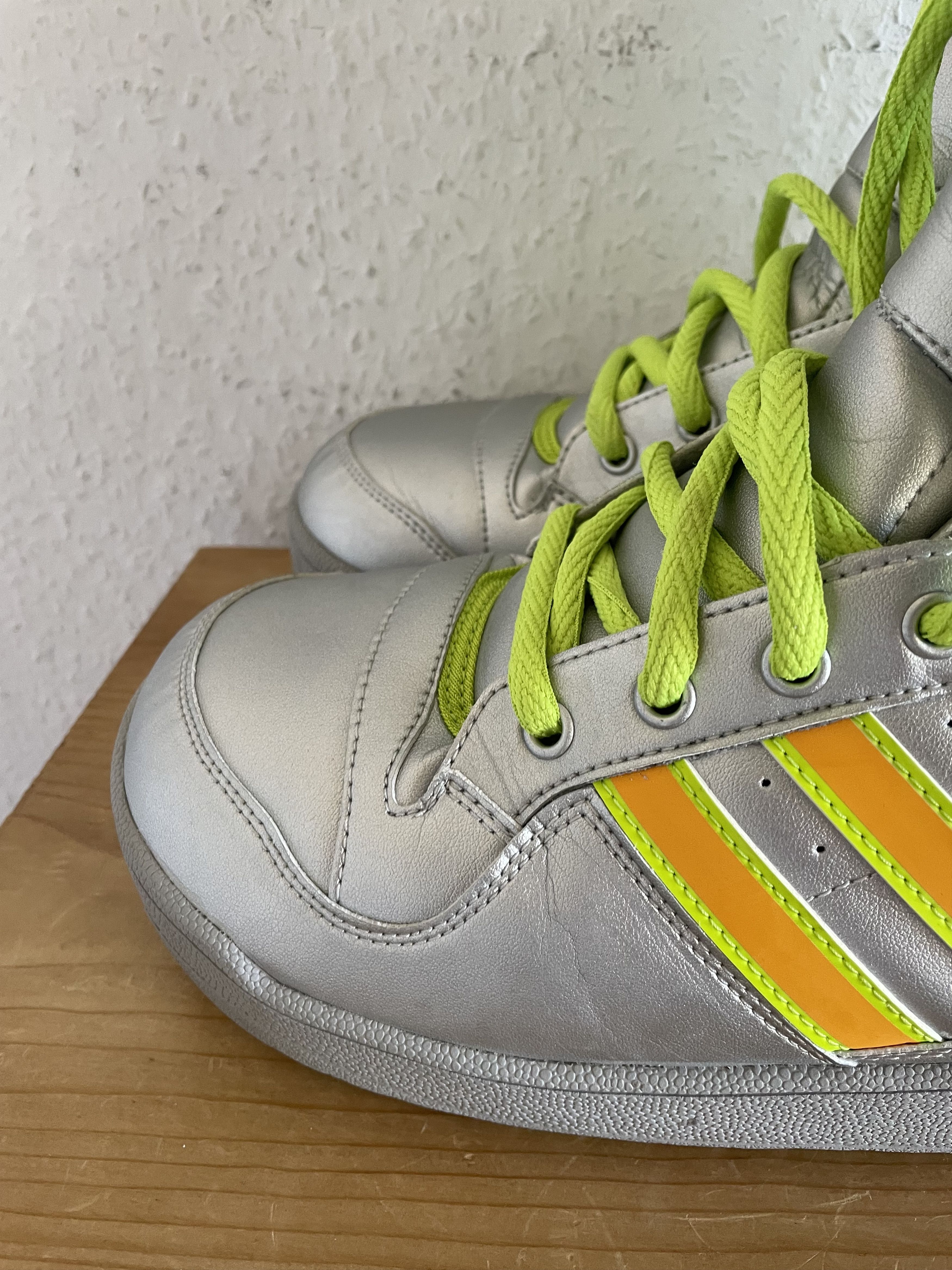 Adidas × Jeremy Scott JS Snow Moon Boot Silver Neon Size US 9.5 / EU 42-43 - 7 Thumbnail