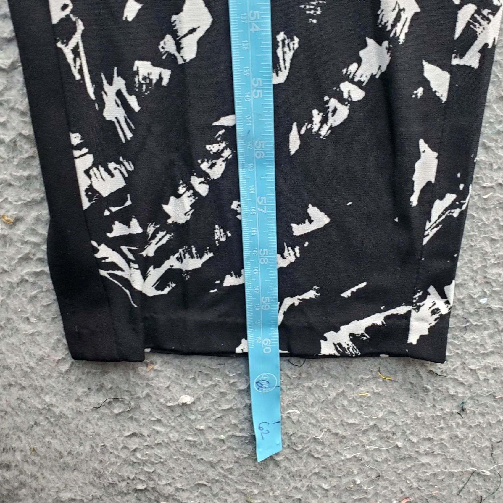 Vintage Caché Jumpsuit Womens Size 8 V-Neck Tie Waist Multi Printed Stretch Sleeveless Geometric Straight Leg Size 30" / US 8 / IT 44 - 4 Thumbnail