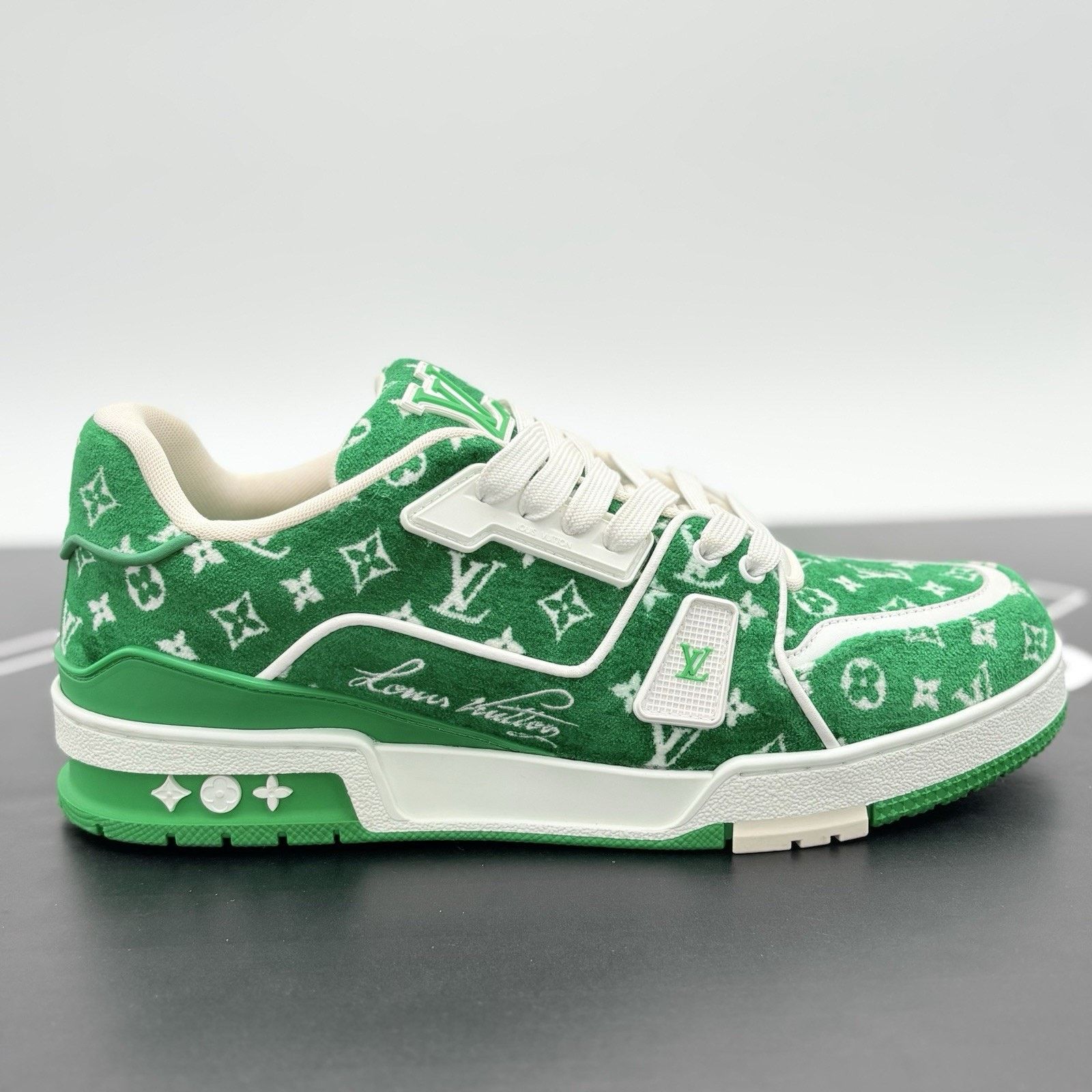 Louis Vuitton Louis Vuitton Trainer ' Green White Monogram ' | GREAT! Size US 10 / EU 43 - 2 Thumbnail