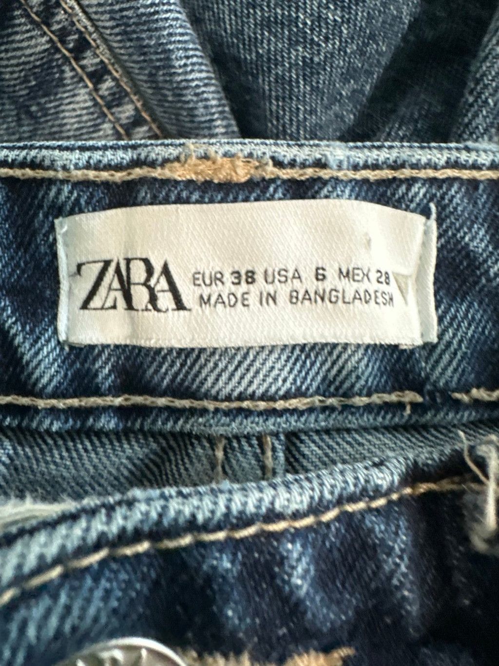 Zara Zara mid rise dark wash denim shorts sz 6 Size 28" / US 6 / IT 42 - 5 Thumbnail