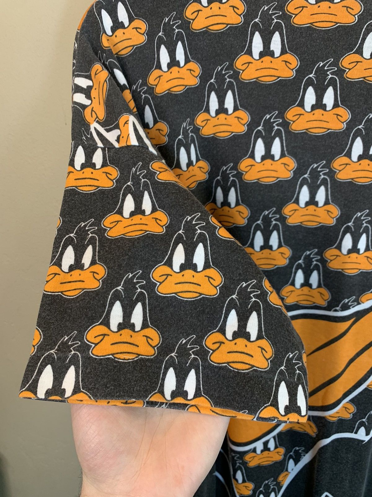 Vintage × Warner Bros RARE* Vintage 1992 Daffy Duck AOP Single Stitch Looney Shirt Size US M / EU 48-50 / 2 - 5 Thumbnail