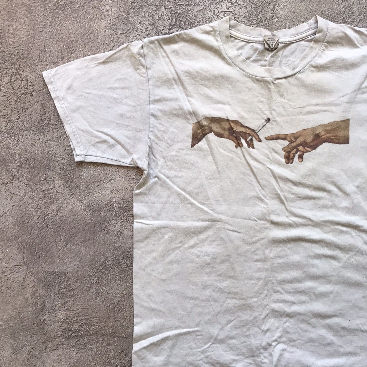 Vintage Vintage 90s Graphic Tee Renaissance Hands Print Cream Slim M Size US M / EU 48-50 / 2 - 2 Thumbnail