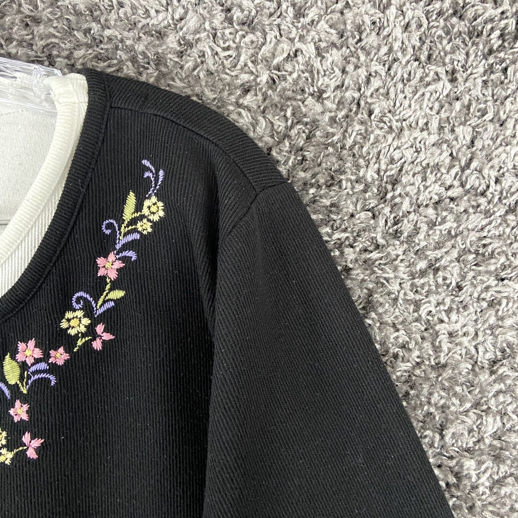 Vintage VINTAGE Shenanigans Blouse Women’s XL Black Embroidered Flower Shirt Womens Size XL / US 12-14 / IT 48-50 - 4 Thumbnail