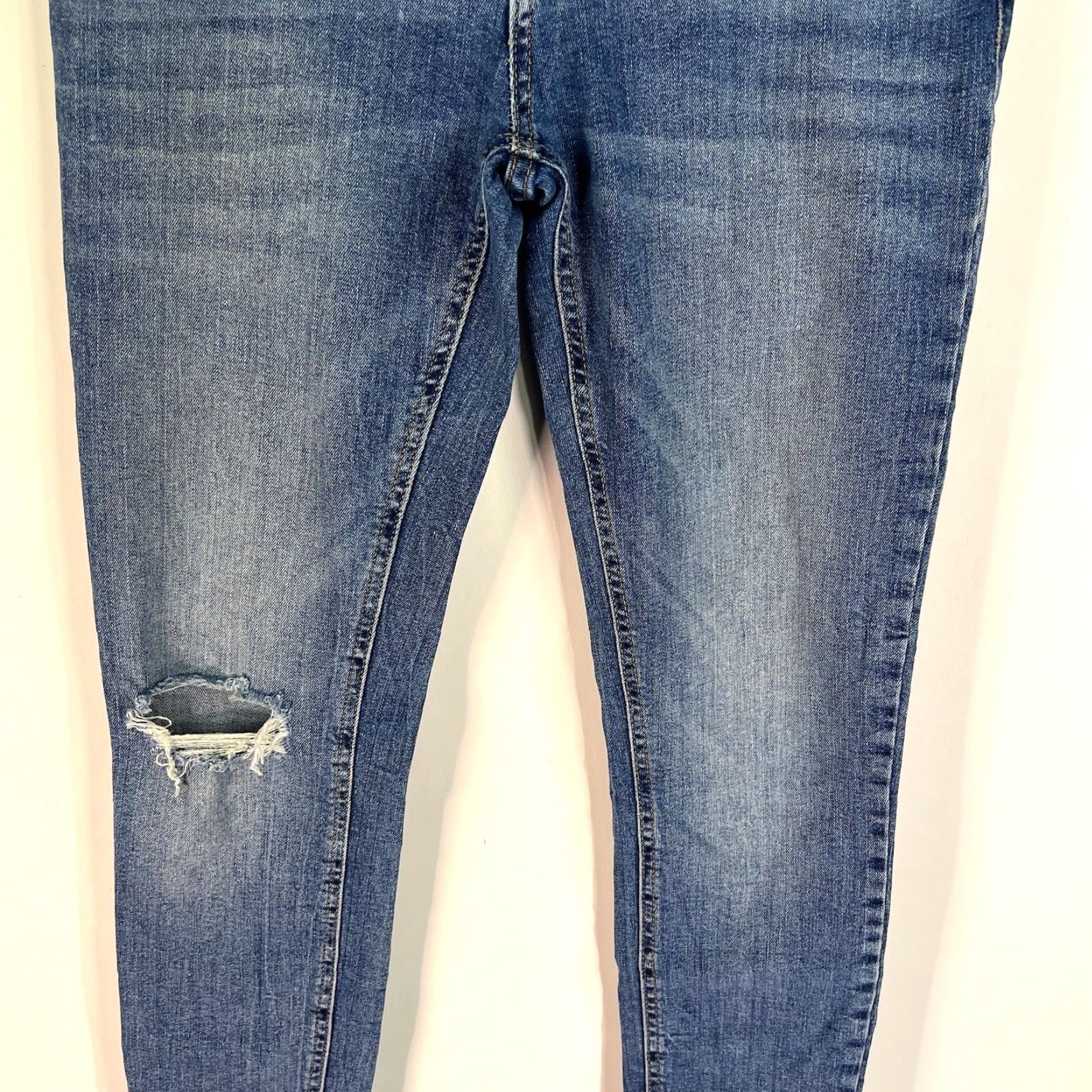 Zara ZARA Trafaluc Slim Ankle Distressed Denim Jeans Womens 6 Blue Medium Wash Inseam 26in Mid Rise 8.5-10.5in Full Length Style: Ankle Size 28" / US 6 / IT 42 - 3 Thumbnail
