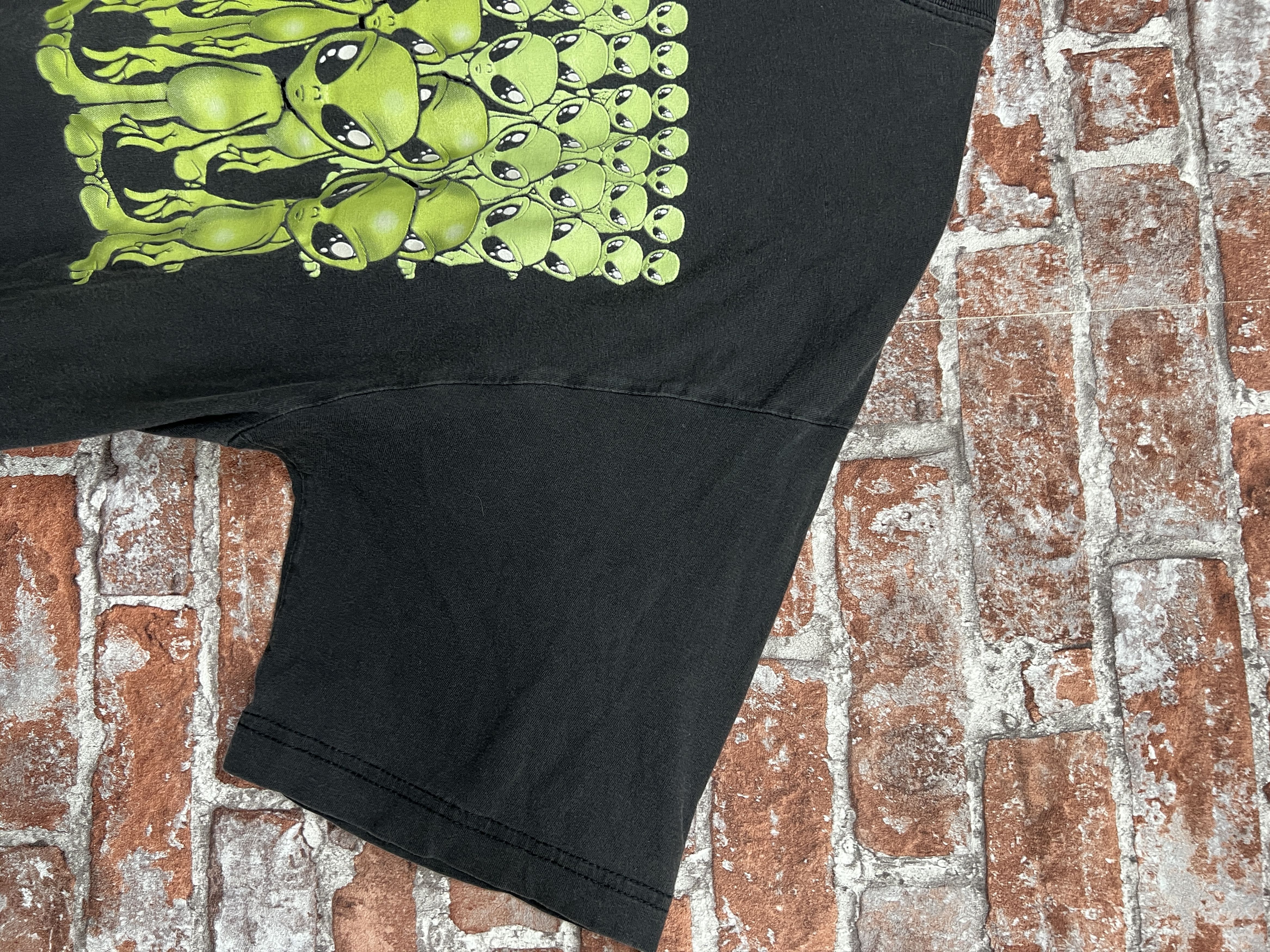 Cartoon Network × Vintage Vintage 1998 Looney Tunes Taz and Aliens T-shirt Size US XL / EU 56 / 4 - 5 Thumbnail