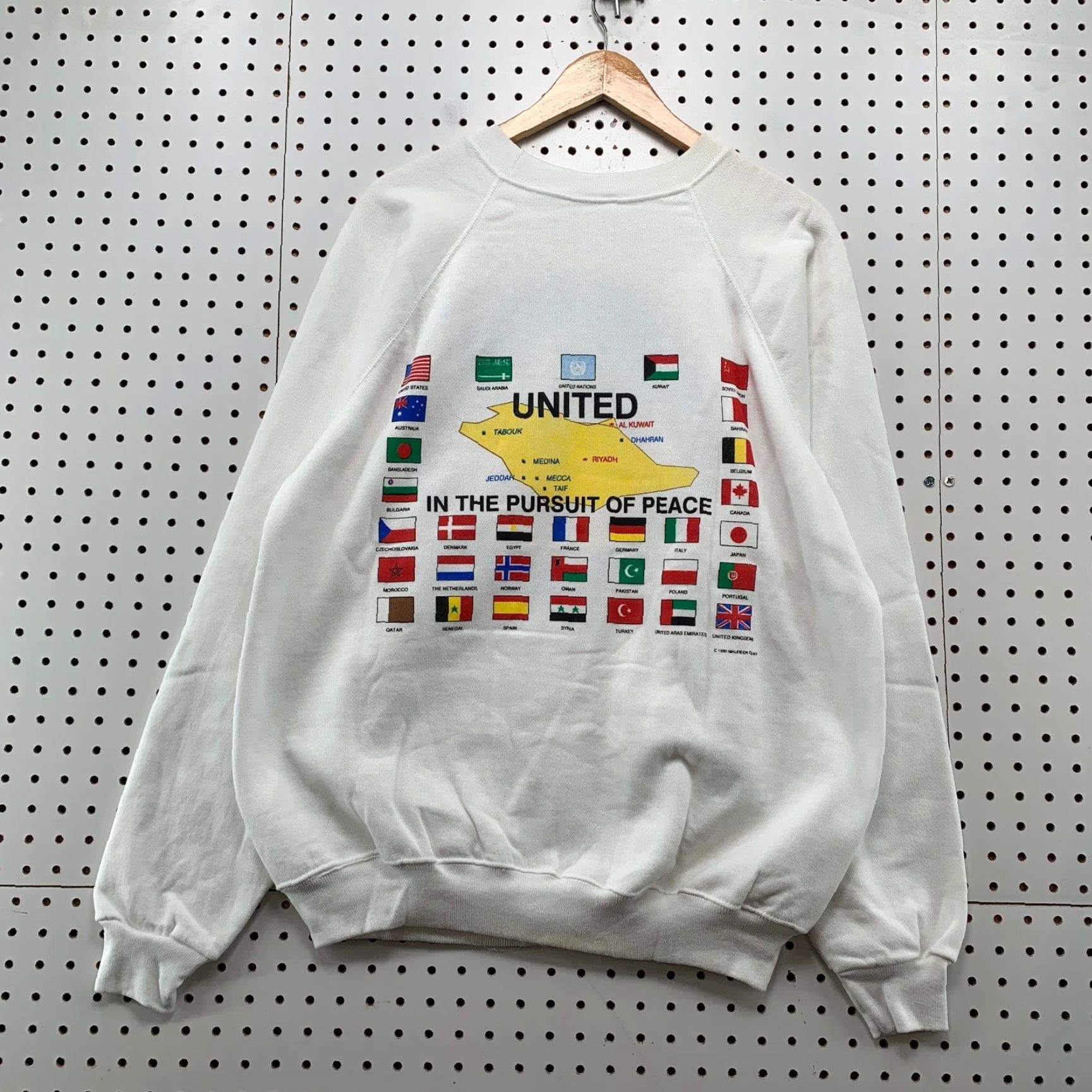 Hanes VINTAGE Hanes Sweatshirt Mens XL White 90s Military War Peace Graphic Print Desert Storm Crew Neck Long Sleeve Pullover Regular Comfort Size US XL / EU 56 / 4 - 2 Thumbnail
