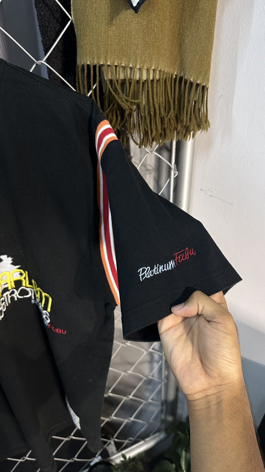 Fubu VINTAGE PLATINUM FUBU HARLEM GLOBETROTTERS GRAPHIC T-Shirt Size US XL / EU 56 / 4 - 5 Thumbnail