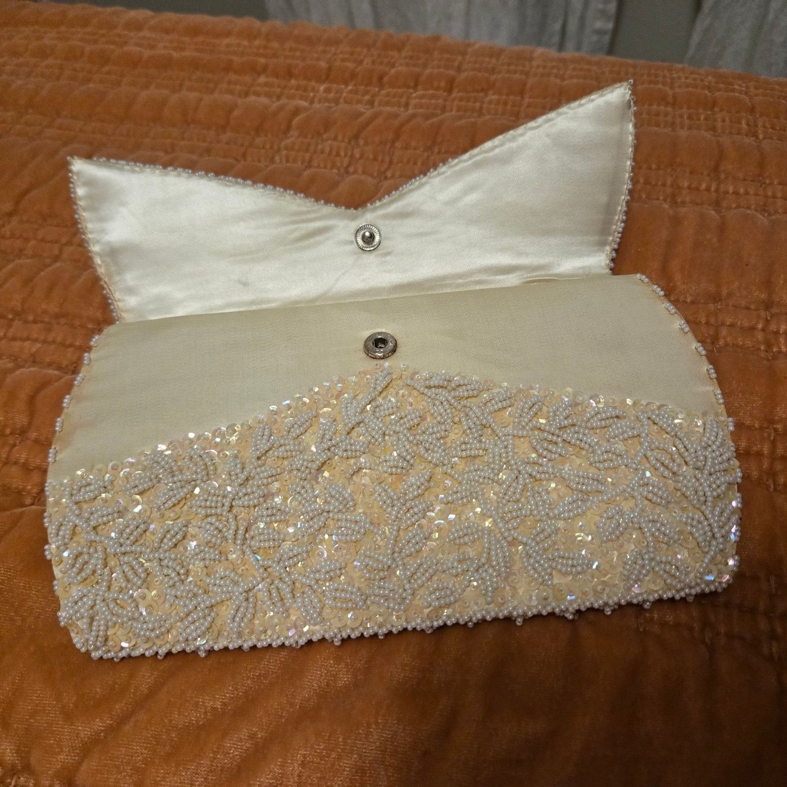 Nique Vintage White Beaded and Silk Clutch Size ONE SIZE - 9 Thumbnail
