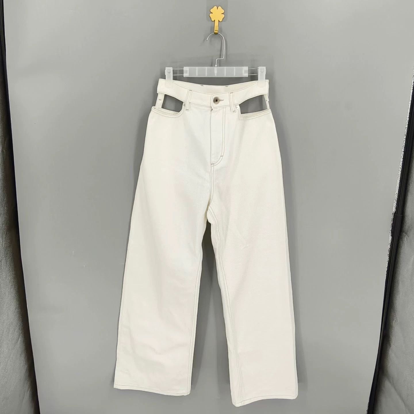 Maison Margiela Maison Margiela White Jeans with Cutouts at the Waist Size 27" / US 4 / IT 40 - 1 Thumbnail