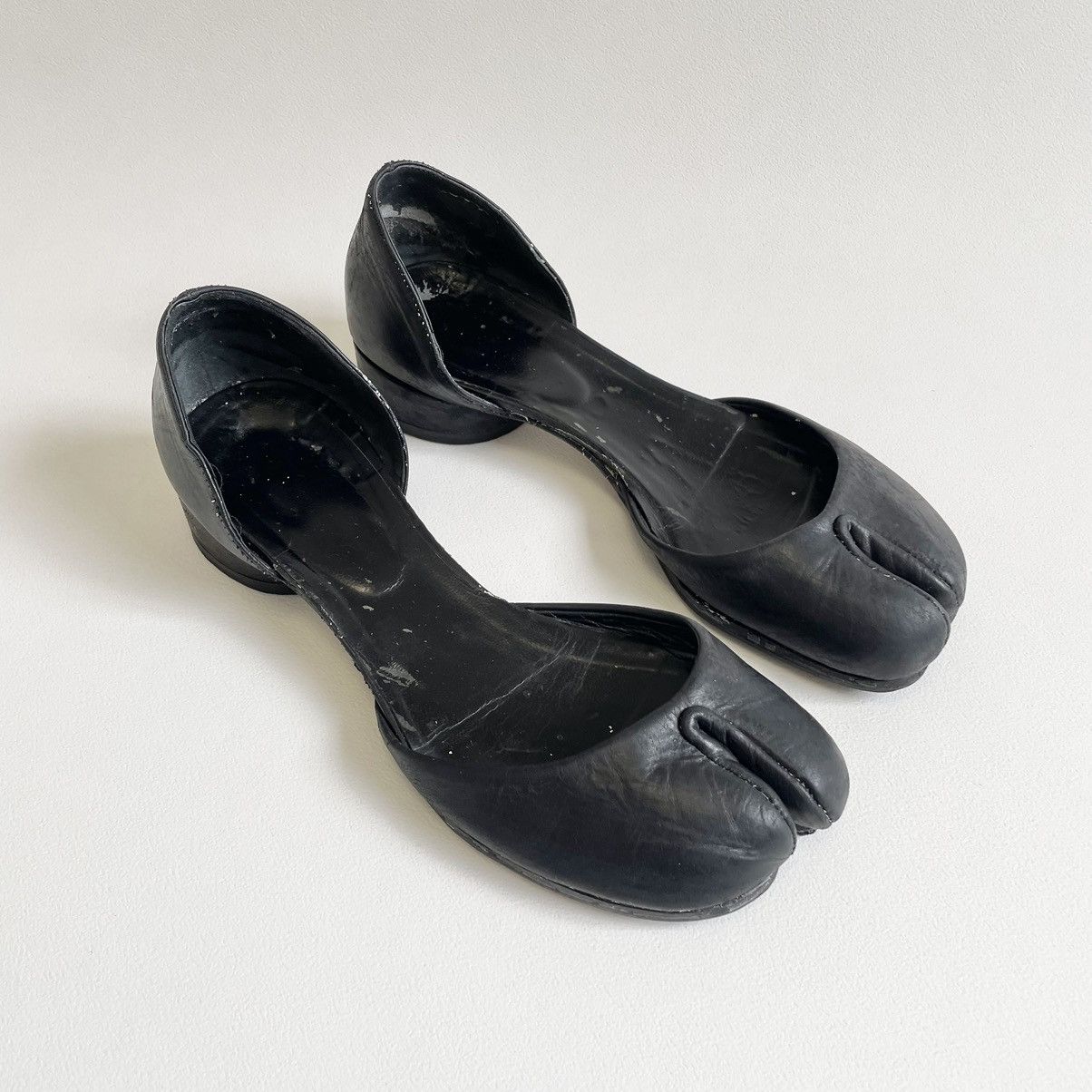 Maison Margiela 1990s Black Painted Mule Tabi Shoes Size US 8 / IT 38 - 24 Thumbnail