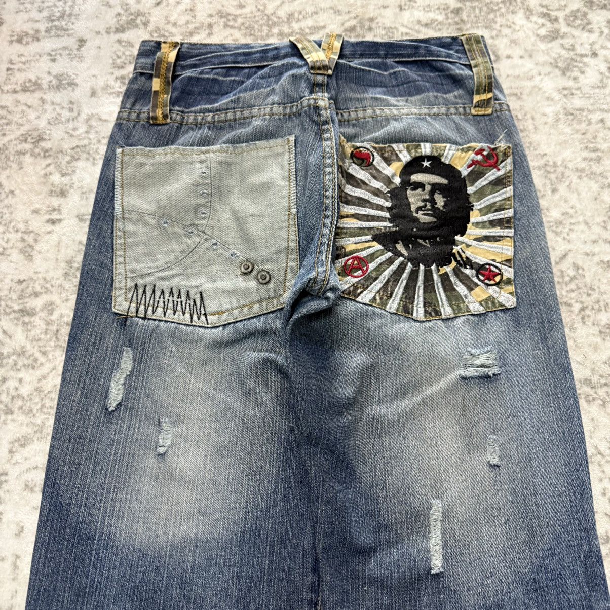 Red Monkey 2000s Techno Japan Embroidery Che Guevara Fade Wash Jeans Size US 29 - 3 Thumbnail