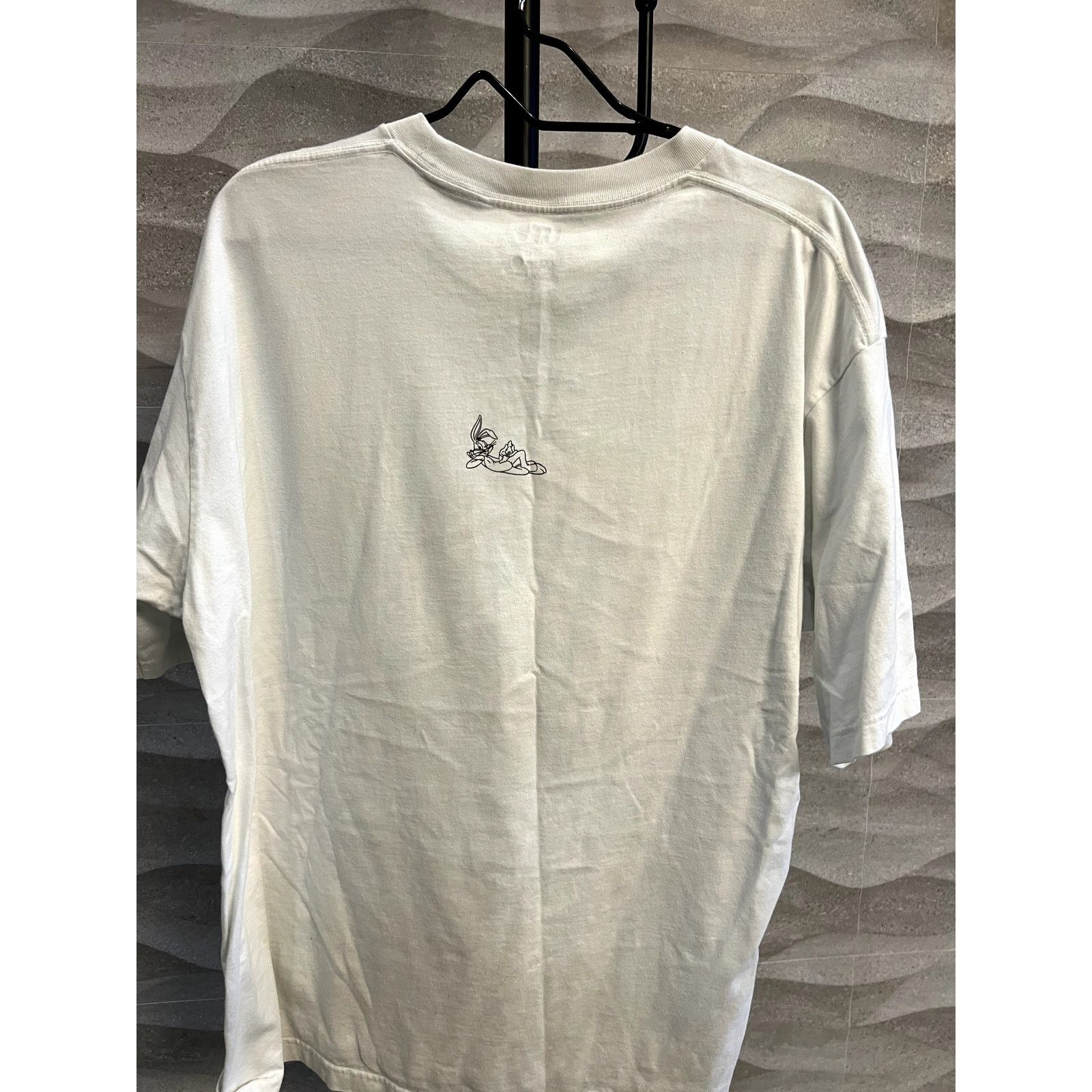 Uniqlo UNIQLO x Basquiat Warner Bros Looney Tunes Bugs Bunny Shirt Size US L / EU 52-54 / 3 - 6 Thumbnail