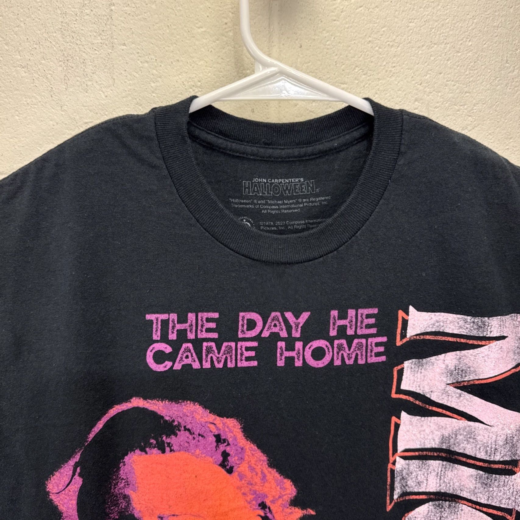 Camel VINTAGE Halloween The Day He Came Home Michael Myers T Shirt Black Medium White Graphic Print Crew Neck Short Sleeve Mens - Size US M / EU 48-50 / 2 - 4 Thumbnail