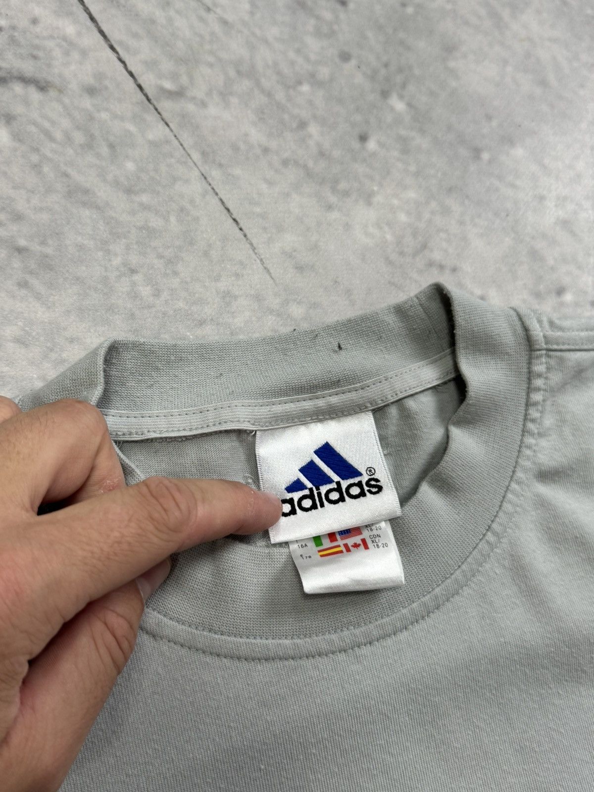 Adidas Adidas vintage Gradient logo 00s tee forever sport Size US M / EU 48-50 / 2 - 6 Thumbnail