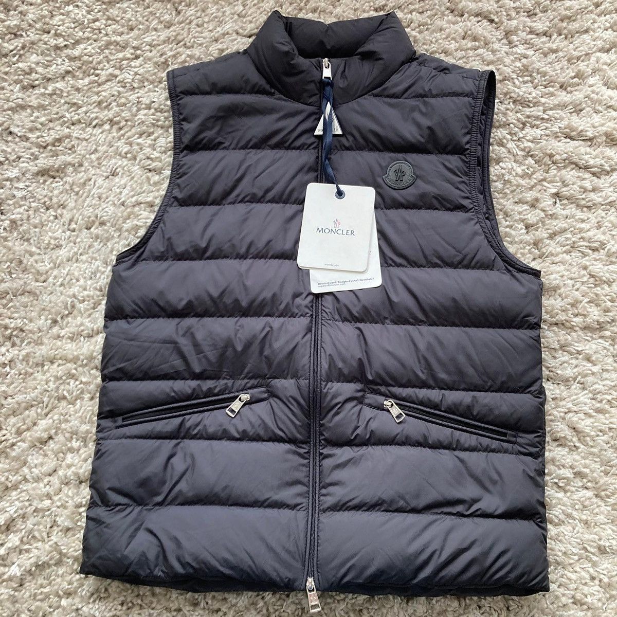 Moncler Moncler down gilet size 1 gui LECHTAL black logo bomber Size US S / EU 44-46 / 1 - 1 Thumbnail