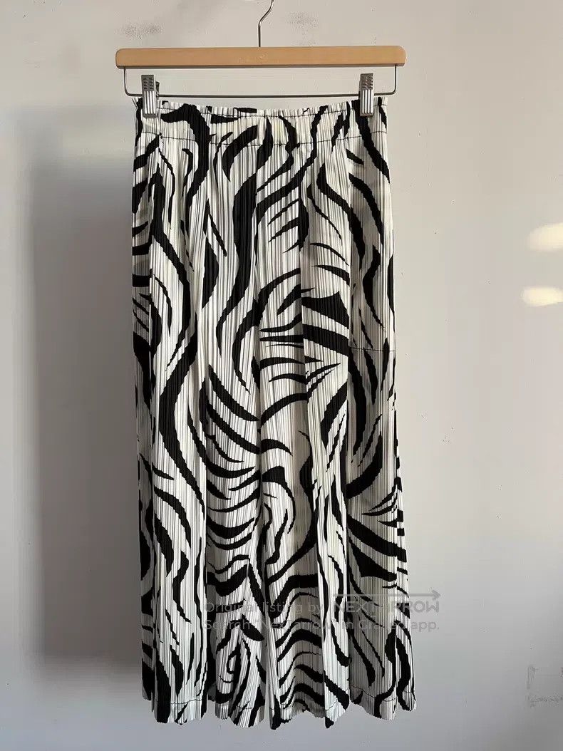 Issey Miyake Issey Miyake Gray Midi Skirt Size 25" / US 0 / IT 36 - 1 Thumbnail