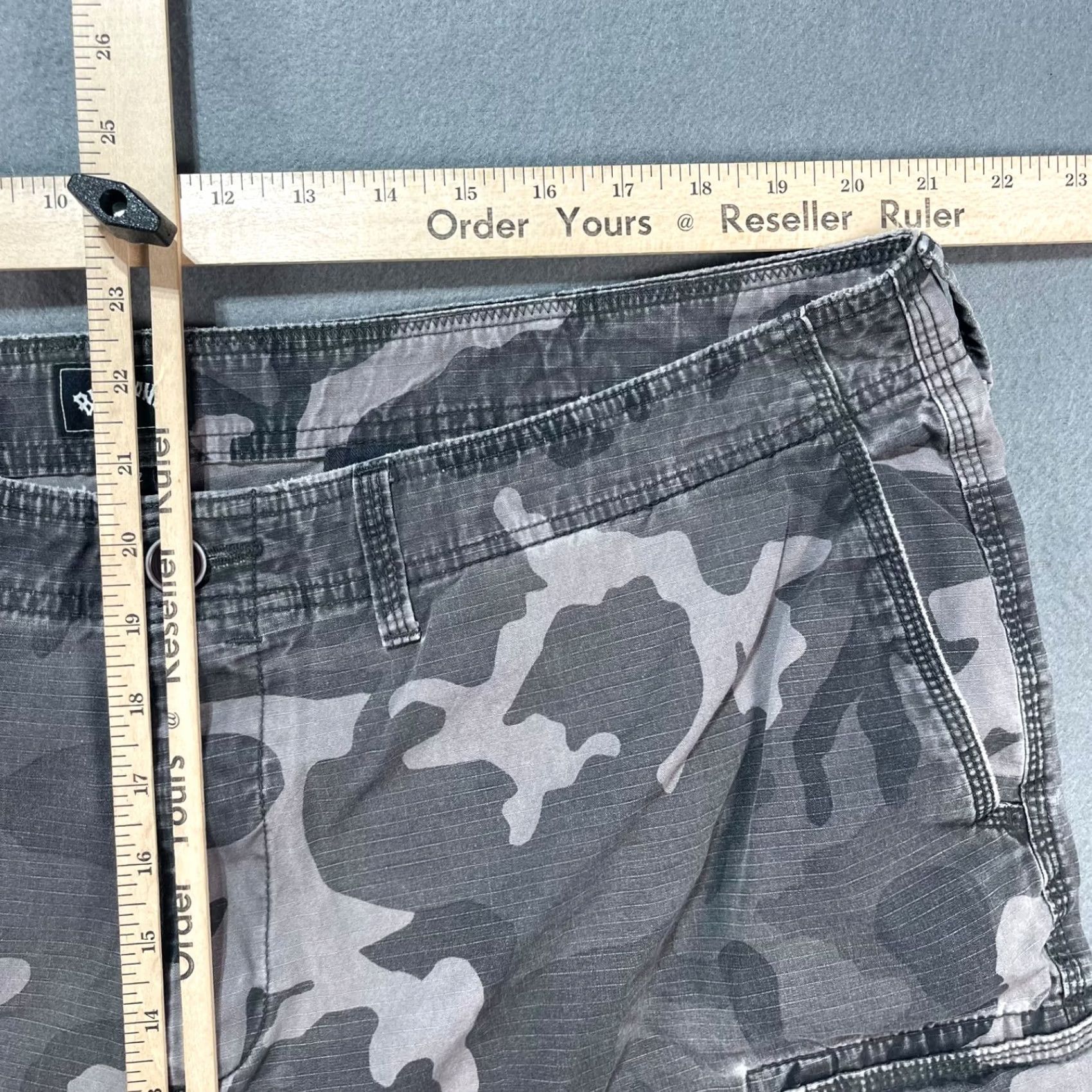 Billabong VINTAGE Billabong Cargo Black Camo Shorts Mens 42 Y2K Surfer Skater Grunge VTG Size US 42 / EU 58 - 2 Thumbnail
