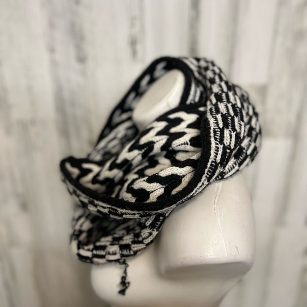 Calvin Klein Calvin Klein Black White Chunky Knit Infinity Scarf – Revers Size ONE SIZE - 3 Thumbnail