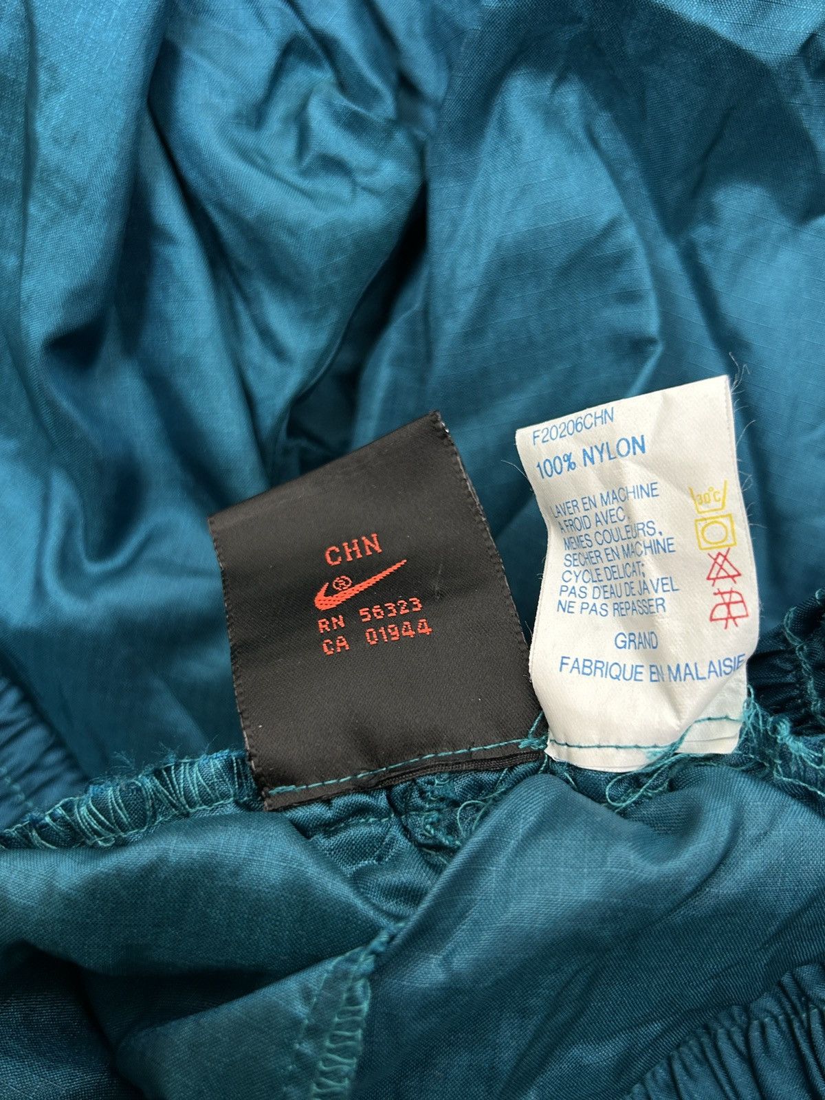 Nike 80s Vintage Nike Shiny Nylon Tracksuit Pants In Blue Size US 34 / EU 50 - 8 Thumbnail