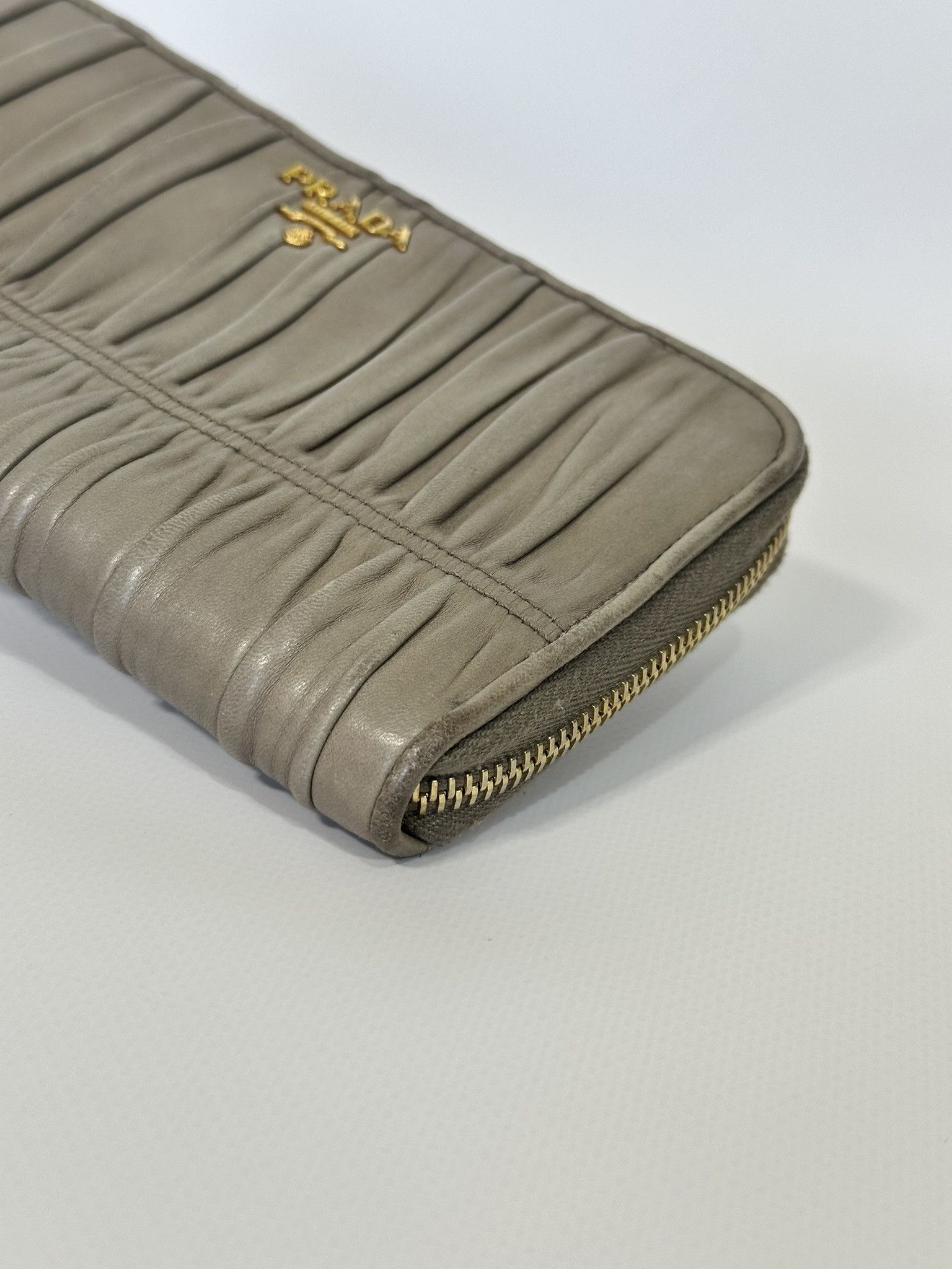 Prada Prada Long Wallet Nappa Gaufre Beige Leather Vintage Size ONE SIZE - 7 Thumbnail