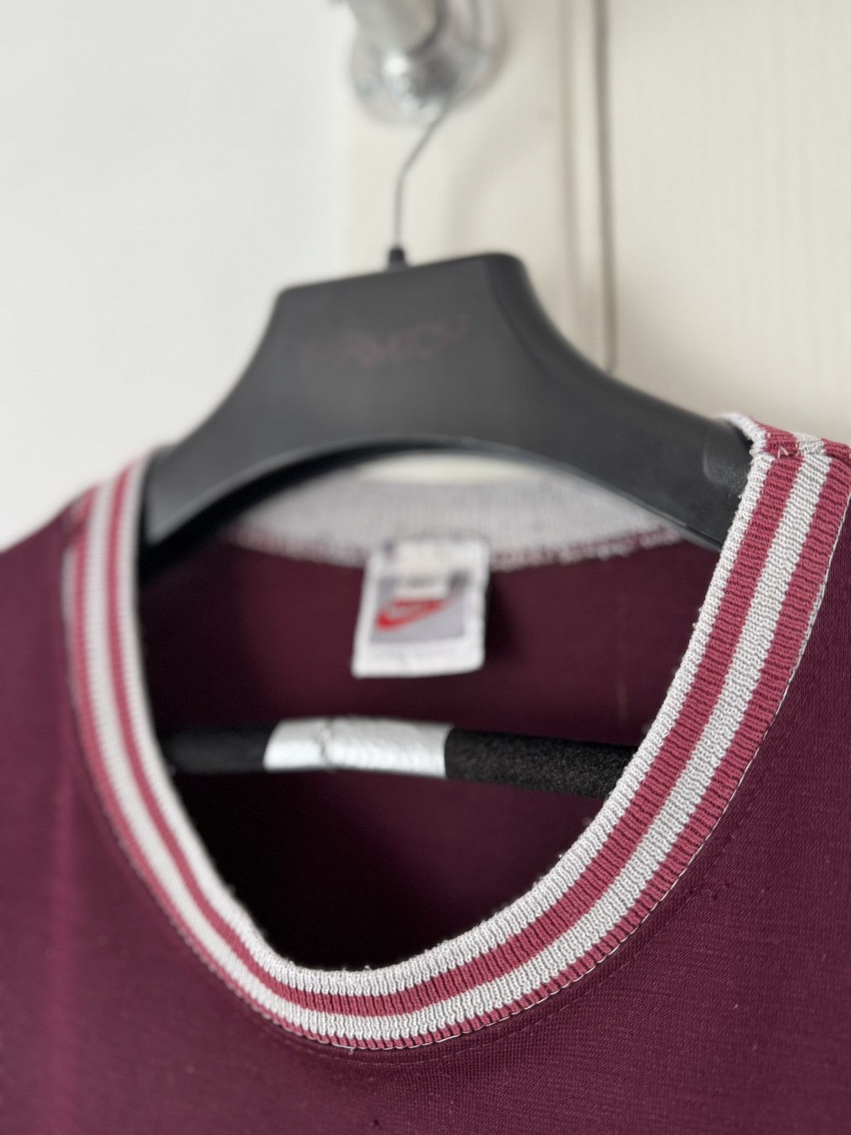 Nike Vintage 90s Nike Center Swoosh Embroidered Burgundy T Shirt Size US XL / EU 56 / 4 - 5 Thumbnail