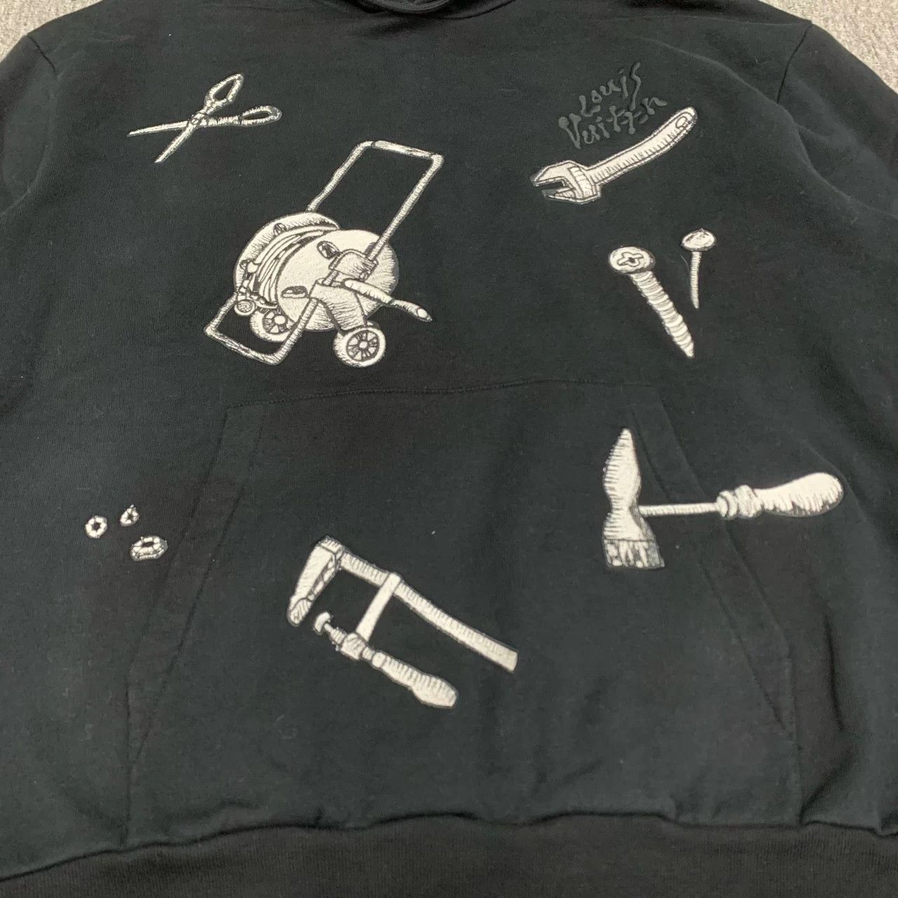 Louis Vuitton LV Black Tool Embroidery Hoodie/XLNew/YA1028/Flash Sale Size XL / US 12-14 / IT 48-50 - 4 Thumbnail