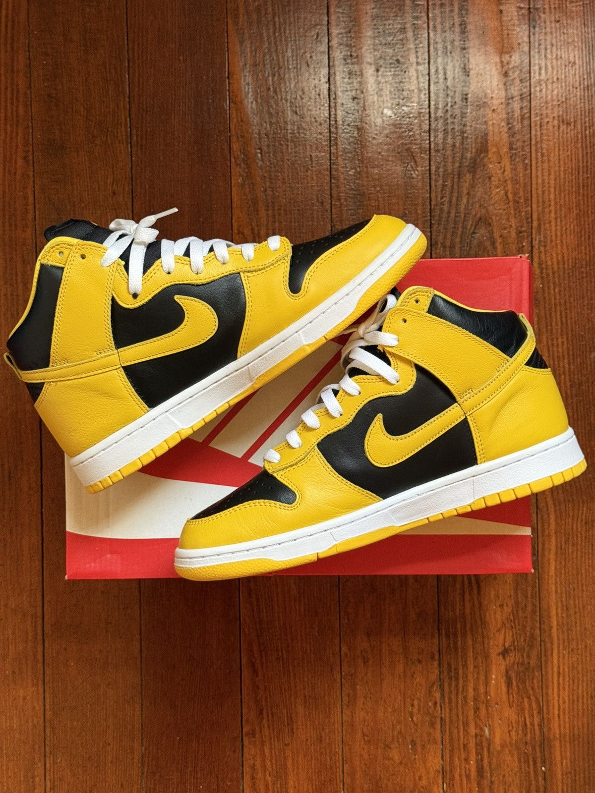 Nike Nike Dunk Hi QS Varsity Maize (IOWA) 2020 Size US 9 / EU 42 - 4 Thumbnail