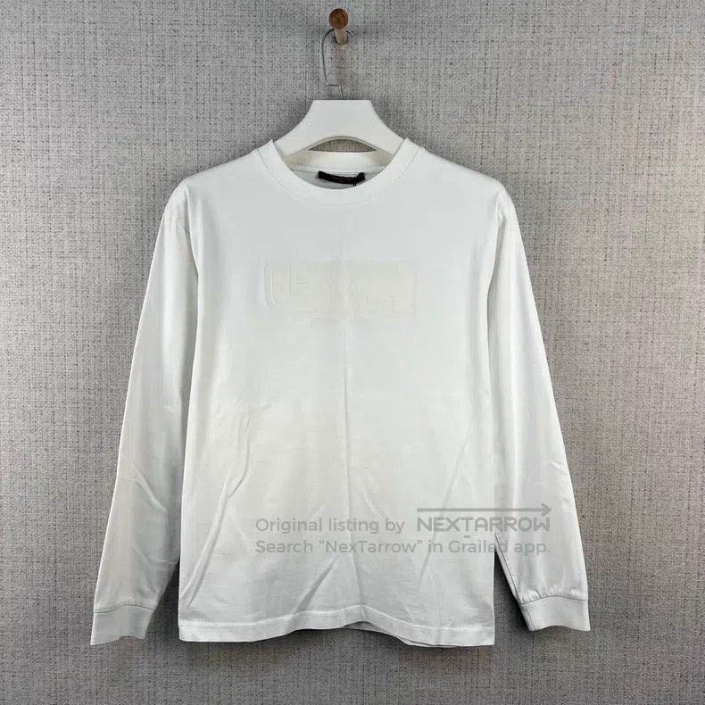 Louis Vuitton Louis Vuitton Embossed logo round neck long sleeve Size US M / EU 48-50 / 2 - 1 Thumbnail