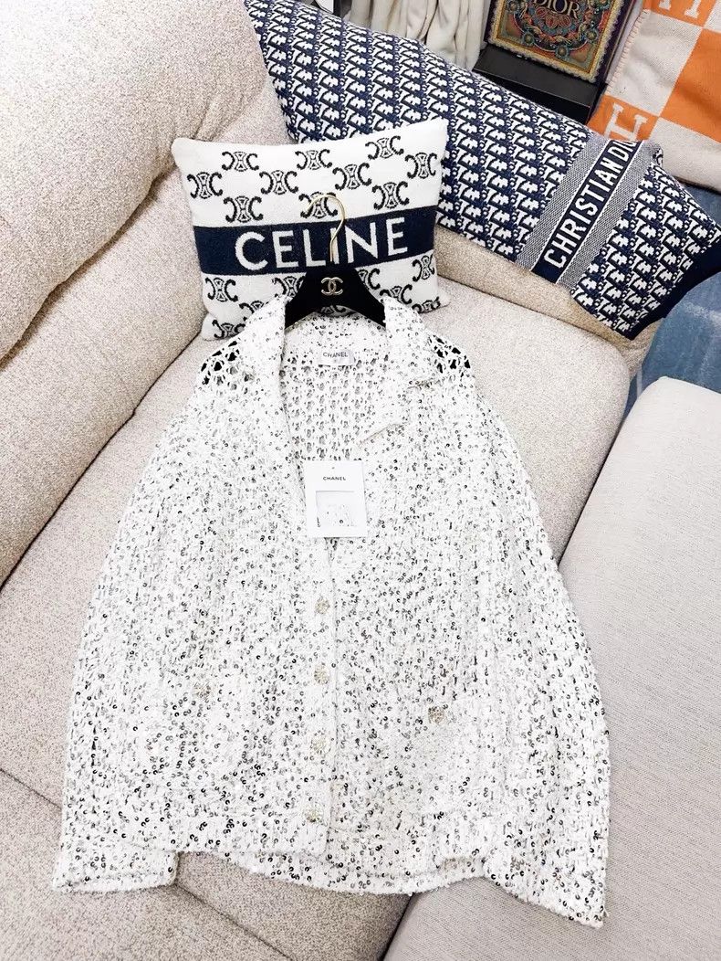 Chanel Chanel Hollow-in Knitted Sequin Diamond Button Knitted Car Size XS / US 0-2 / IT 36-38 - 2 Thumbnail