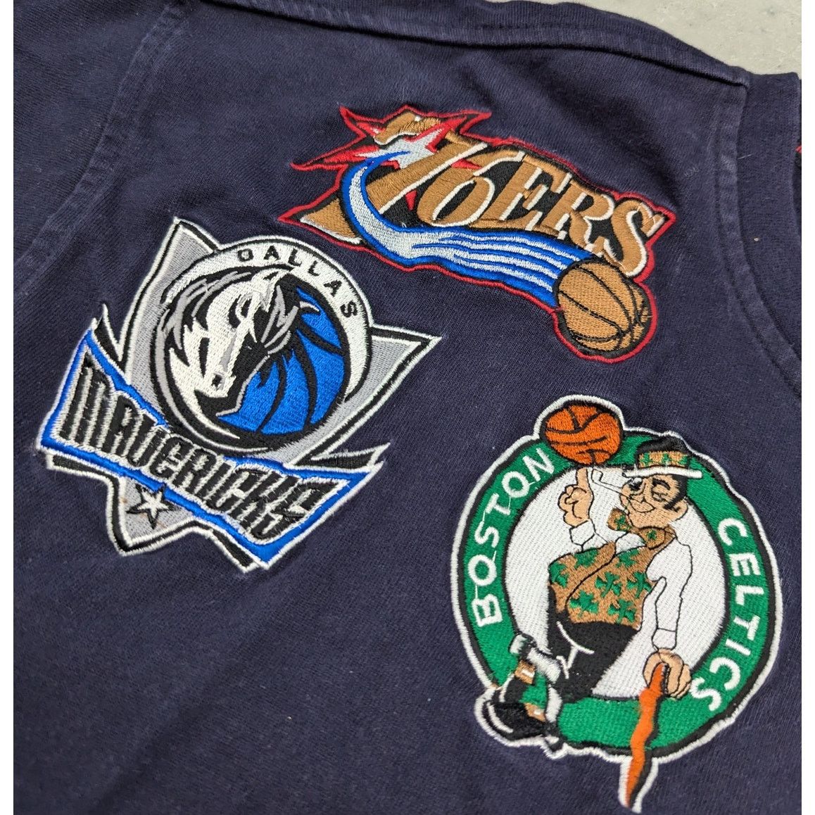 NBA NBA UNK Team Embroidered Patches Long Sleeve Shirt Size US XXL / EU 58 / 5 - 2 Thumbnail