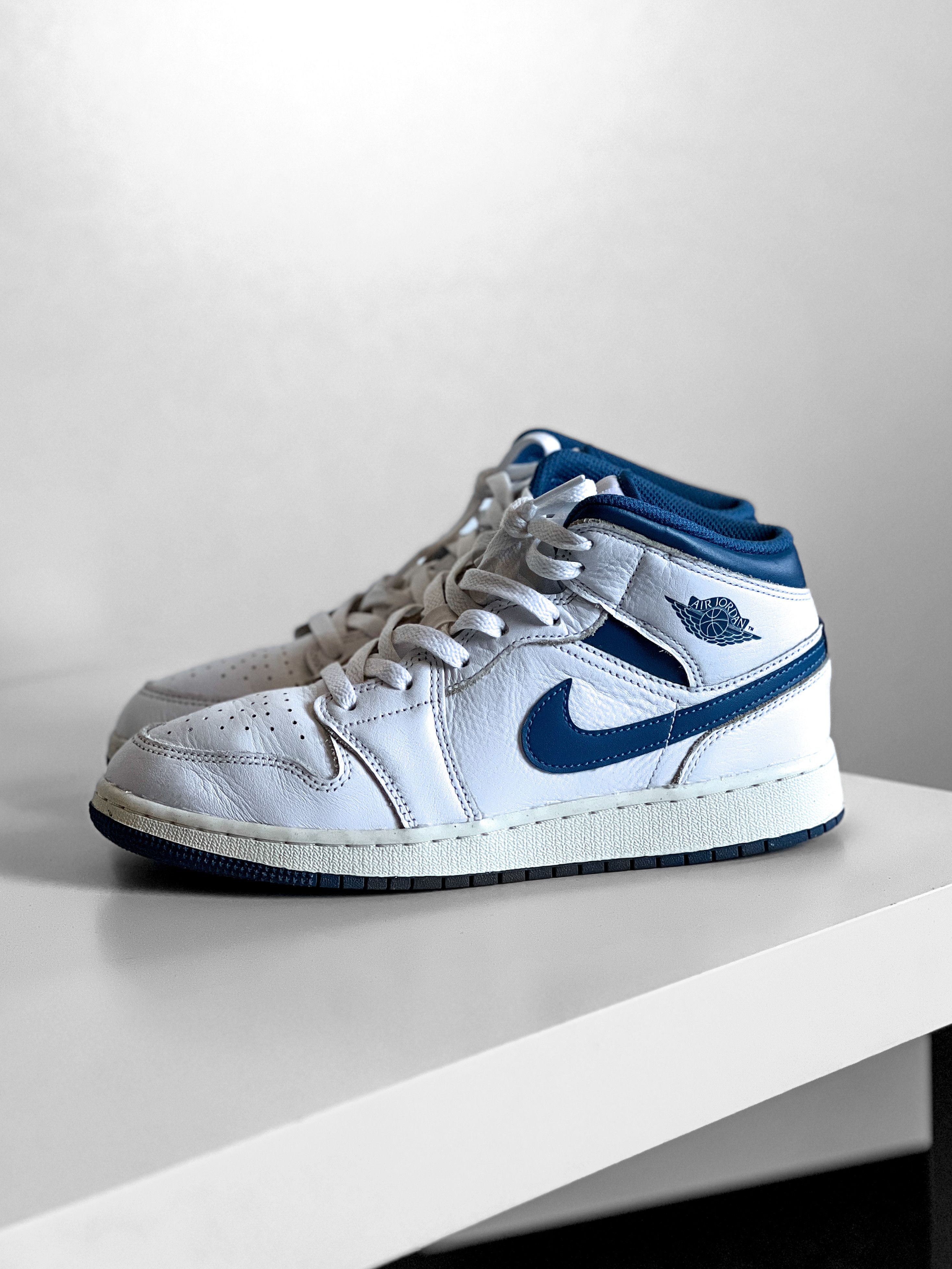 Jordan Brand Nike Air Jordan 1 High `FN7432-141` Size US 7 / EU 40 - 1 Thumbnail