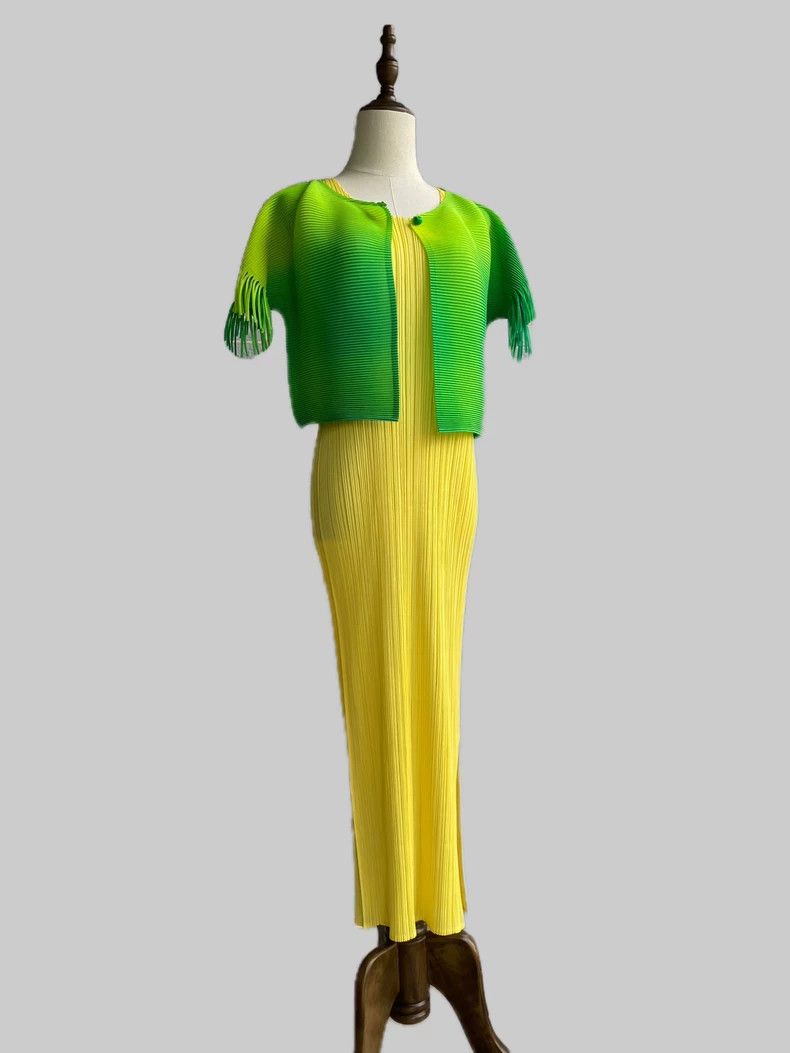 Issey Miyake Issey Miyake size:3 Gradient green coat Size S / US 4 / IT 40 - 1 Thumbnail