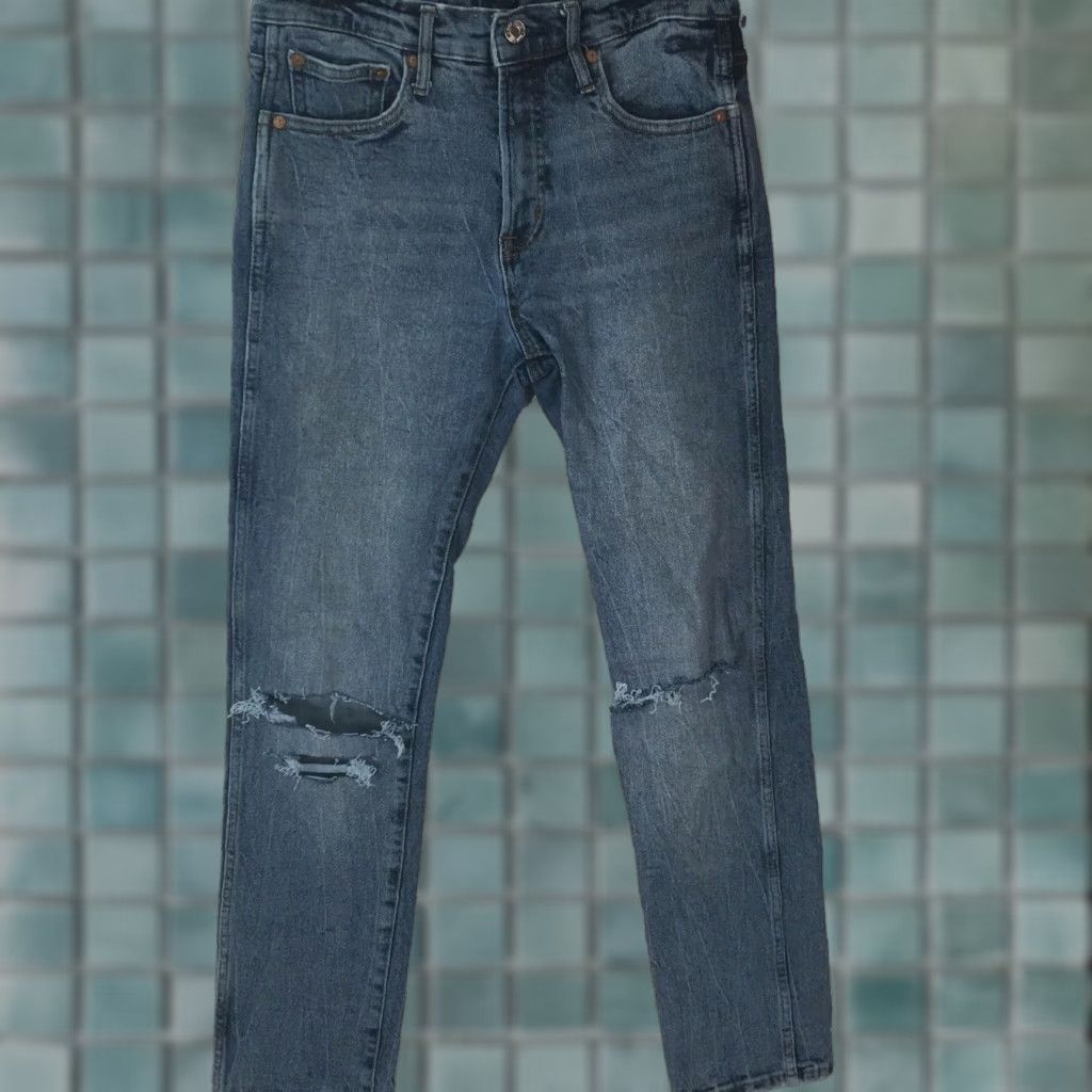 Gap Gap Denim Jeans Women's Regular Size 6 Mid Rise Distressed Straight Blue 30x28 Jeans Size 28" / US 6 / IT 42 - 1 Thumbnail