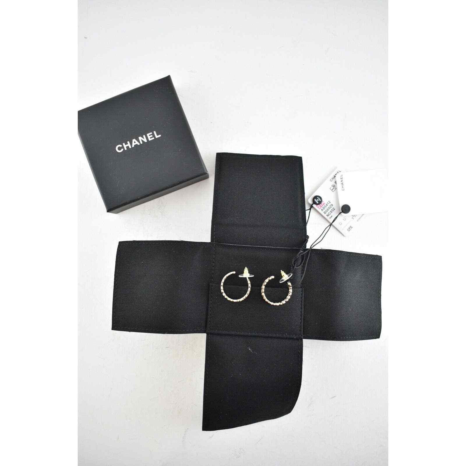 Chanel Chanel Gold Metal Interlocking Drop Statement Hoop Earrings Size ONE SIZE - 2 Thumbnail