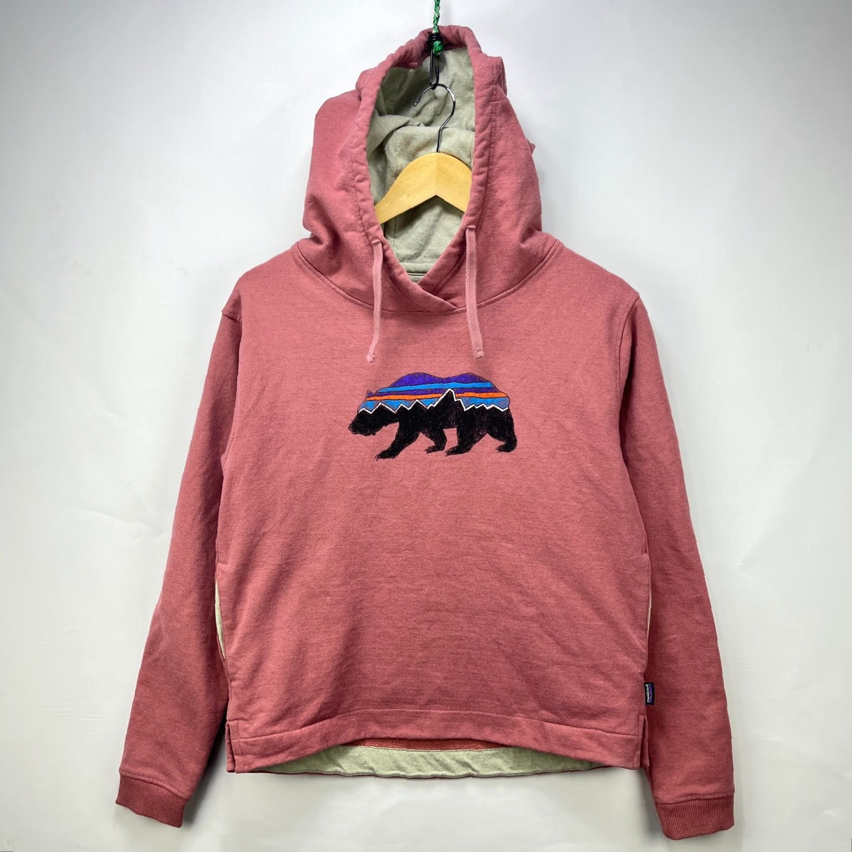 Patagonia VINTAGE Patagonia Bear Hoodie Uprising Hoodie Medium Regular Unisex Salmon M Sweatshirt Pullover Long Sleeve Hoodie Mens Womens Boys Girls Size US M / EU 48-50 / 2 - 2 Thumbnail