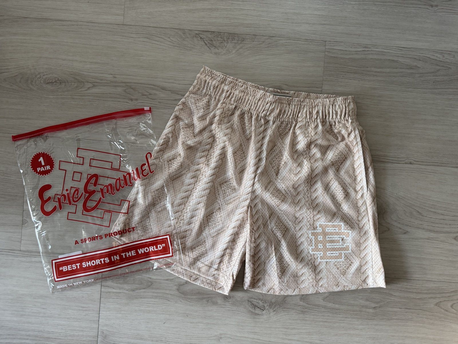 Eric Emanuel NWT ERIC EMANUEL SHORTS MAY 2026 RELEASE SIZE SMALL Size US 28 / EU 44 - 2 Thumbnail
